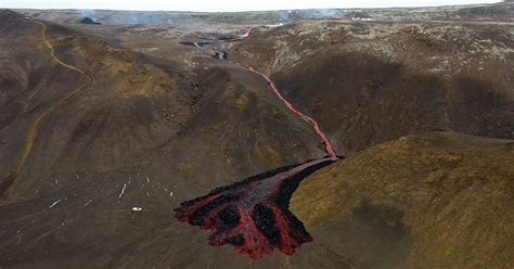 New Fissure Opens at Geldingadalur Volcanic Eruption - Iceland Wonder