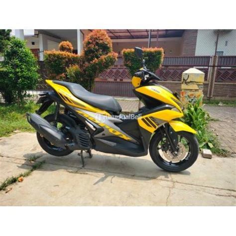 Motor Yamaha Aerox VVA 155cc 2018 Warna Kuning Bekas Pajak Panjang Di