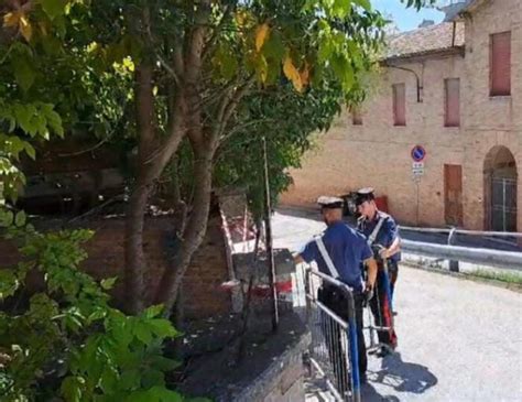 Omicidio A Colli Al Metauro Una Donna Uccisa Dal Marito Davanti Ai Figli