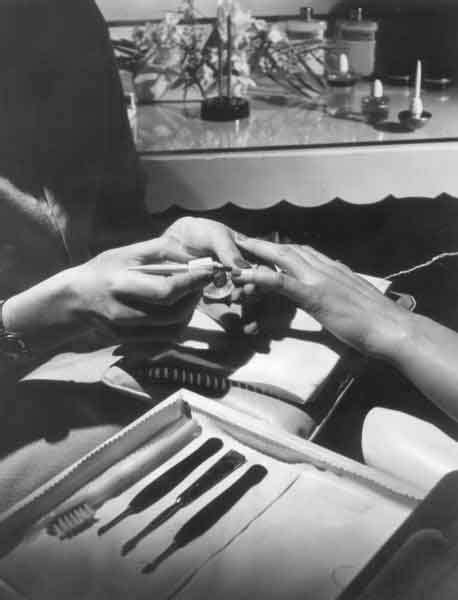 Trip To A Beauty Salon In 1950 Vintage Beauty Salon Vintage Nails