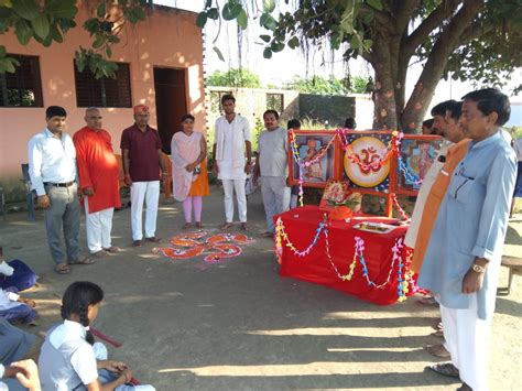 रंगोली से सजा सरस्वती विद्यालय बच्चों में छाया रहा उत्साह का माहौल