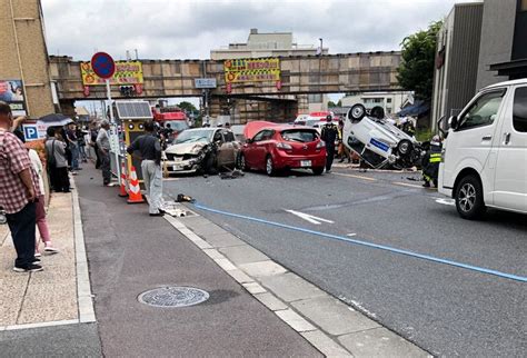 乗用車5台絡む事故、女性1人意識不明 奈良の国道 毎日新聞