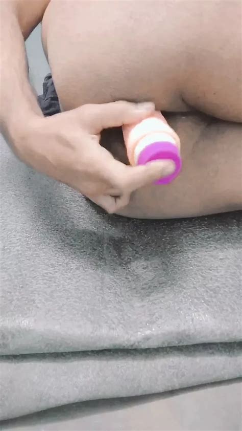 Stiefschwester benutzt Dildo für Orgasmus xHamster