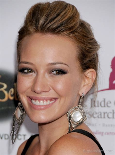 Hilary Duff Cute Smile | Super WAGS - Hottest Wives and Girlfriends of ...