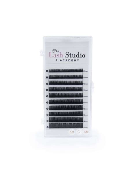 Volume Lashes | Lash Studio & Academy