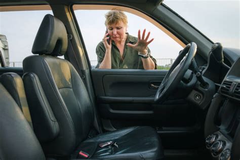 7 Easy Ways To Unlock Your Car When You Are Locked Out