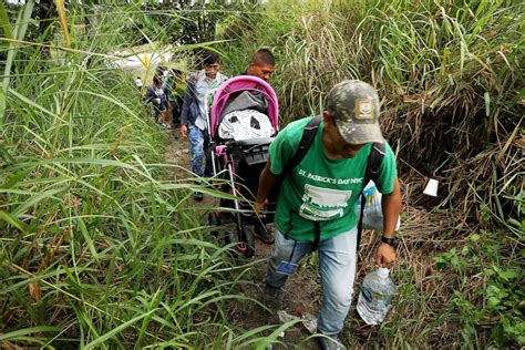 Migrant Caravans Journey To The U S Border Photos Image 131 Abc News