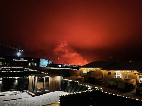 Inquietante e maestosa l eruzione in Islanda è iniziata notte di