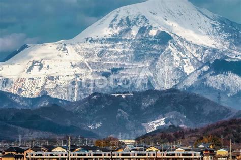 伊吹山と北陸本線 滋賀県 No 23536003｜写真素材なら「写真ac」無料（フリー）ダウンロードok