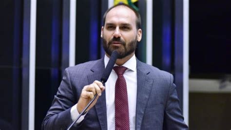 Política do Brasil é feita no STF diz Eduardo Bolsonaro após