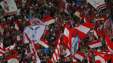 Chivas recibió serenata en la CDMX previo al partido de Vuelta ante Pumas