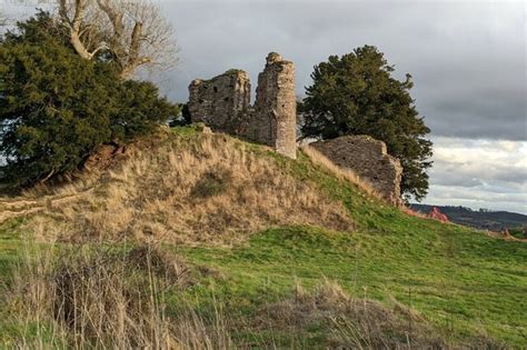 Snodhill Castle © Fabian Musto Cc By Sa20 Geograph Britain And Ireland