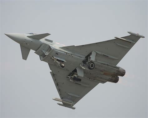 Img2332 Raf Eurofighter Typhoon With Landing Gear Mid Cyc Flickr