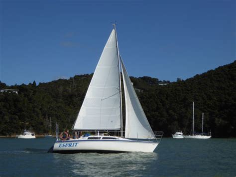 boat hire bay  islands yacht bareboat charter