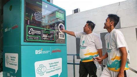 Bantu Kurangi Emisi Karbon Bsi Kumpulkan Sampah Botol Plastik Di