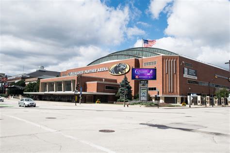 UW–Milwaukee Panther Arena | Basketball Tripper