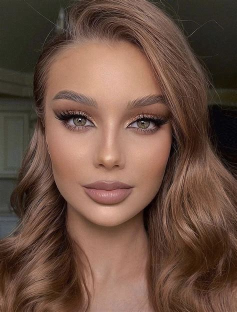 Pin oleh La'Sara di I WOKE UP LIKE THIS... | Makeup prom, Rias rambut ...