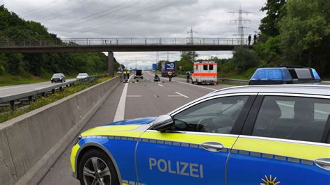 A6 Mannheim Polizist Bei Unfall Schwer Verletzt Kollegen Er Ist