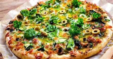 Vegetari Nsk Pizza S Olivami A Pestem Ze Su En Ch Raj At