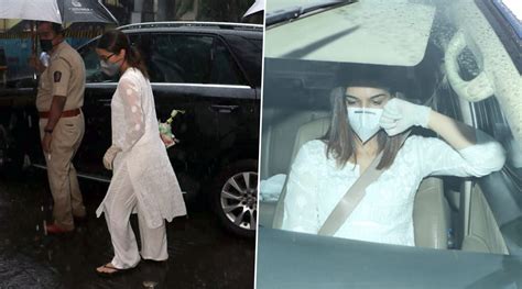 Sushant Singh Rajput Funeral Kriti Sanon Shraddha Kapoor Attend The