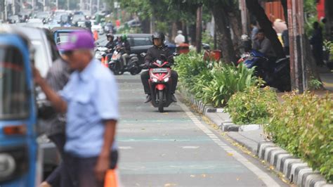 Hari Kedua Lintasi Jalur Sepeda Ratusan Motor Kena Tilang Vlix Id