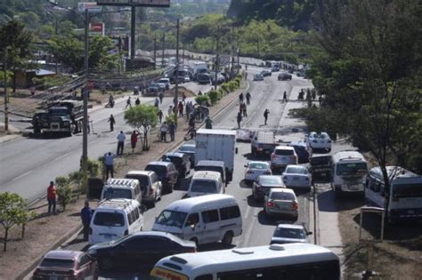 Encapuchados Y Militares Protagonizan Enfrentamiento En Tegucigalpa