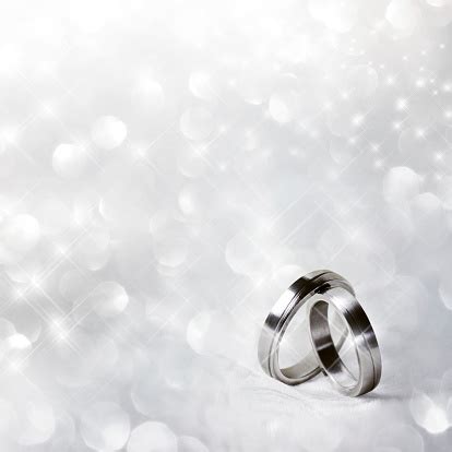 Anillos De Boda En Plata Foto de stock y más banco de imágenes de 2015 ...