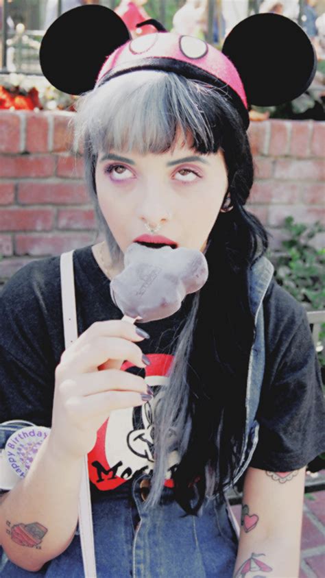 Lock Screen Melanie Martinez 750x1334 Wallpaper