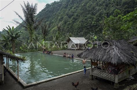 WISATA KOLAM RENANG AIR PANAS ANTARA Foto