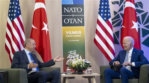 Joe Biden Cumhurba Kan Erdo An La Nato Zirvesi Nde Bir Araya Gelmek