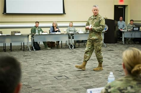 Leaders Discuss Readiness Retention At Afdw Squadron Commander And Spouse Orientation Course