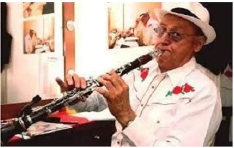 Renzo Arbore Ricevera Il Diploma Honoris Causa In Clarinetto Il