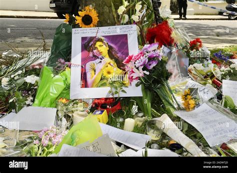 Amy Winehouse Tributes Fans Left Bouquets Of Flowerspictures And