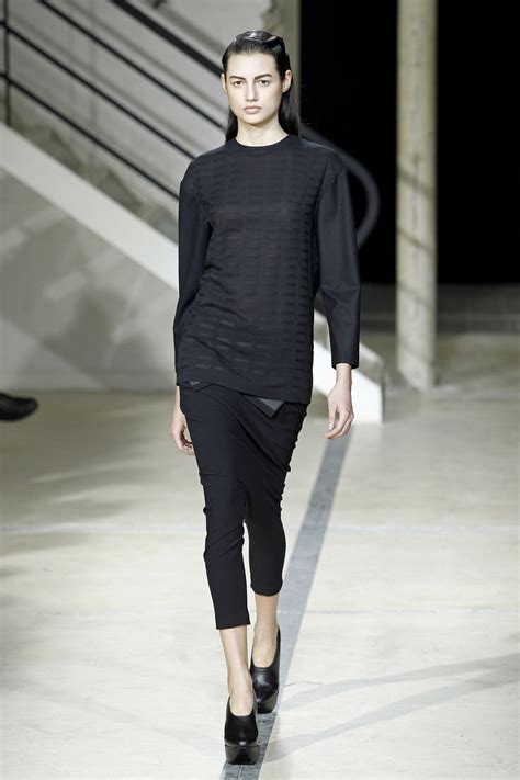 Hexa By Kuho Ready To Wear Fall Winter 2013 Paris – NOWFASHION