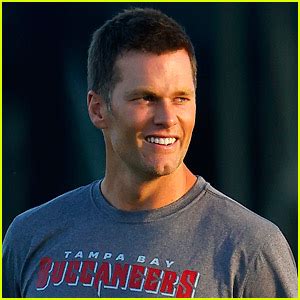 Tom Brady Fuels Divorce Rumors By Heading Out Without Wedding Ring Amid ...