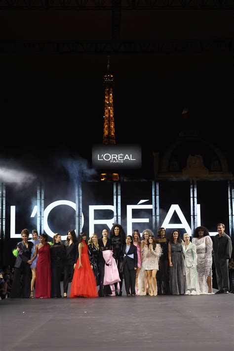 LE DÉFILÉ L ORÉAL PARIS INSPIRÓ A TODAS LAS MUJERES A CAMINAR POR SU