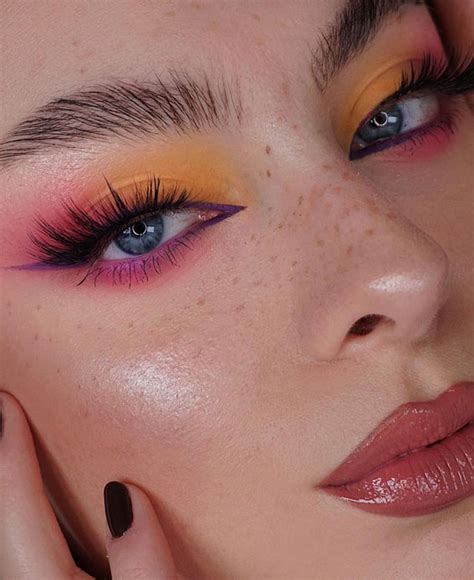 35 Cool Makeup Looks Thatll Blow Your Mind Pink And Yellow Eyeshadow