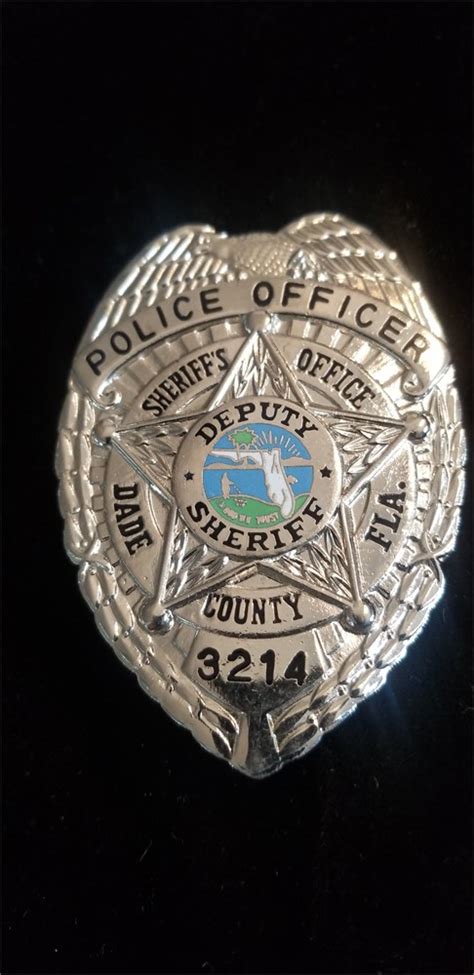 Collectors Badges Auctions Metro Dade County Sheriff S Police Officer Shield