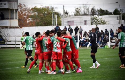 Torneo Clausura Boston River derrotó 1 0 a Racing en el Parque Artigas