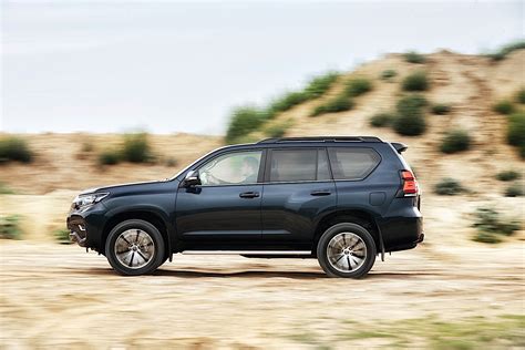 TOYOTA Land Cruiser 150 Specs, Performance & Photos - 2017, 2018, 2019 ...
