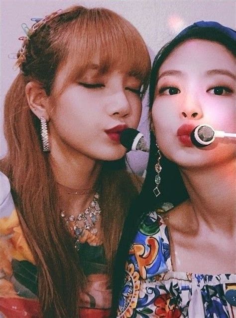 Lisaandjennie Blackpink Blackpink Lisa Blackpink Jennie