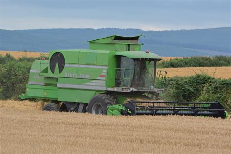 Deutz Fahr 5680 HTS Combine Harvester Cutting Winter Barle Flickr