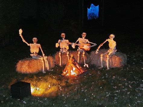 Over Hilarious Skeleton Decorations For Your Yard On Halloween