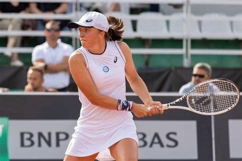 Iga Swiatek Stuns Coco Gauff To Secure Spot In French Open Final