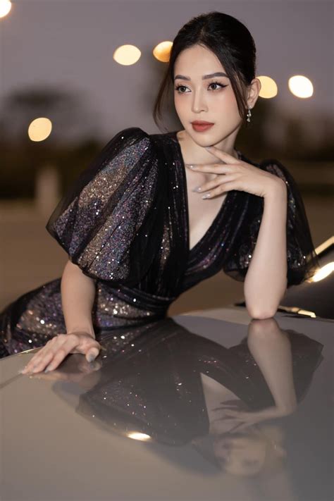 Hoàng Thùy nóng bỏng với bikini Á hậu Phương Nga sexy với váy sequin lấp lánh Hoa Hậu Báo