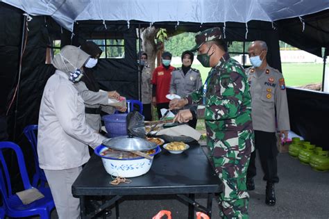 Dapur Umum Tni Polri Di Madiun Bagikan Makanan Kepada Warga Terdampak