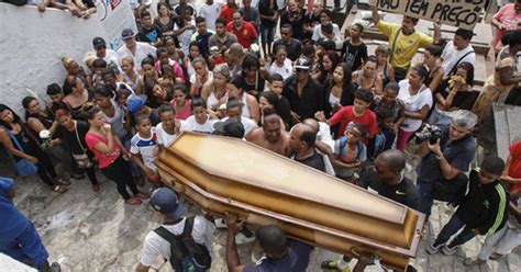 G1 Jovem morto por PMs no Morro da Providência é enterrado no Rio