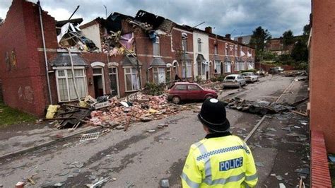 UK's 'tornado alley' identified - BBC News