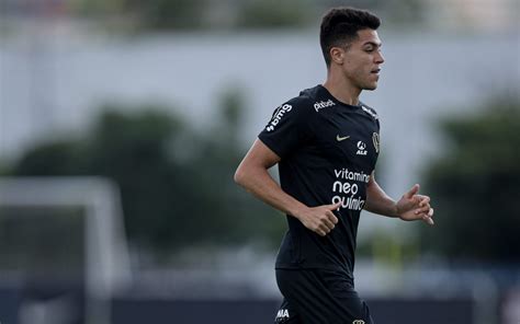 Corinthians acerta empréstimo de Roni ao Atlético GO e deve renovar