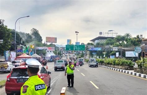 H 2 Lebaran Arus Lalu Lintas Mudik Jalur Puncak Terpantau Ramai Lancar